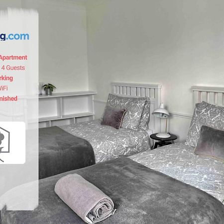 Netley Village Apartment By Your Stay Solutions Short Lets & Serviced Accommodation Netley Southampton With Free Wi-Fi แฮมเบิล ภายนอก รูปภาพ