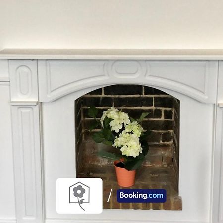Netley Village Apartment By Your Stay Solutions Short Lets & Serviced Accommodation Netley Southampton With Free Wi-Fi แฮมเบิล ภายนอก รูปภาพ