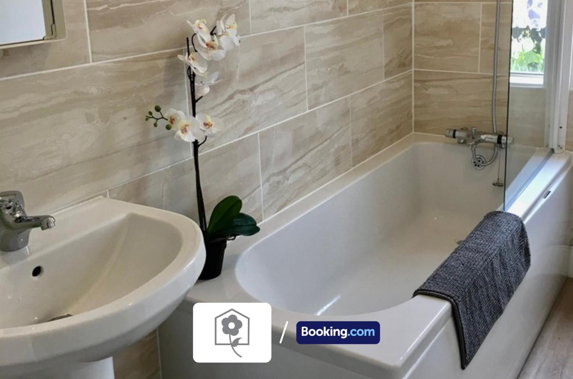 Netley Village Apartment By Your Stay Solutions Short Lets & Serviced Accommodation Netley Southampton With Free Wi-Fi แฮมเบิล ภายนอก รูปภาพ