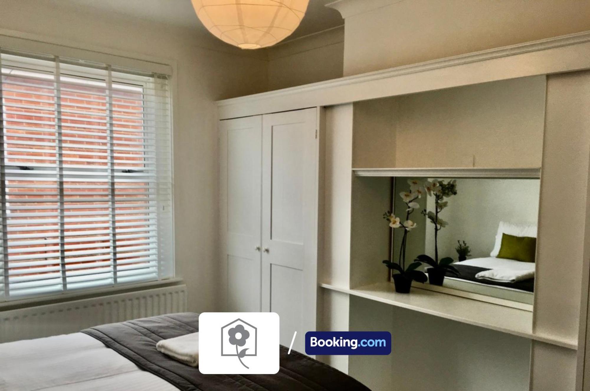 Netley Village Apartment By Your Stay Solutions Short Lets & Serviced Accommodation Netley Southampton With Free Wi-Fi แฮมเบิล ภายนอก รูปภาพ