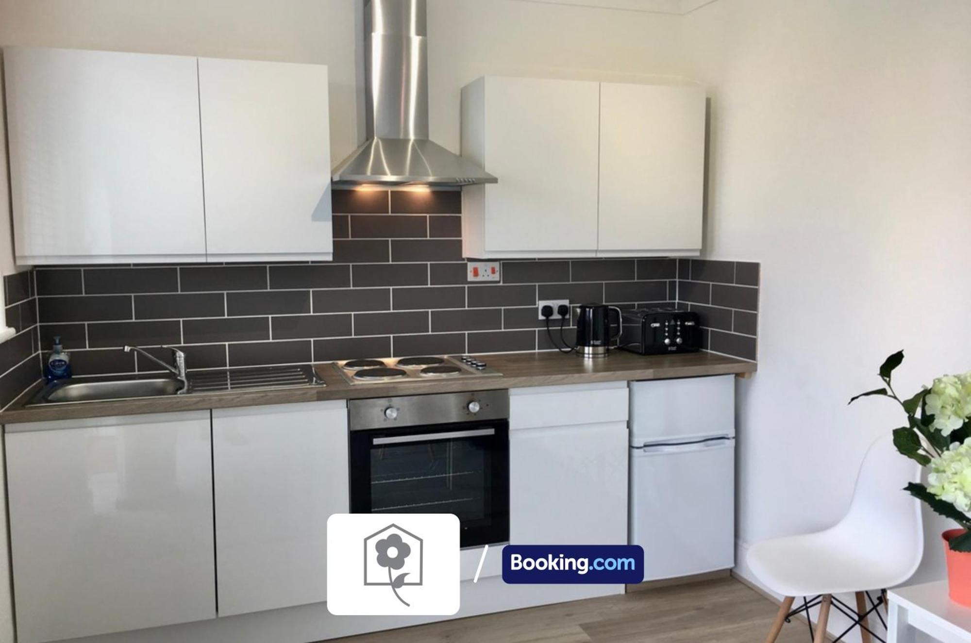 Netley Village Apartment By Your Stay Solutions Short Lets & Serviced Accommodation Netley Southampton With Free Wi-Fi แฮมเบิล ภายนอก รูปภาพ