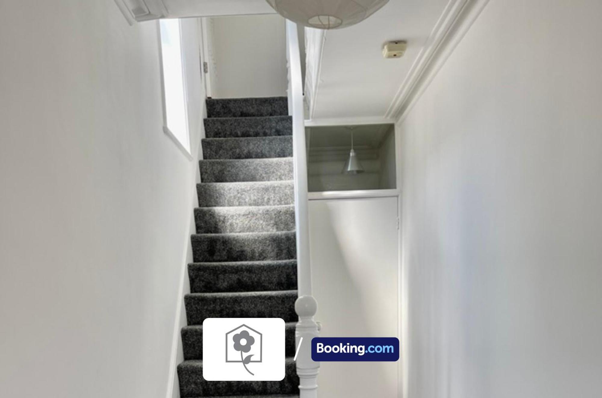 Netley Village Apartment By Your Stay Solutions Short Lets & Serviced Accommodation Netley Southampton With Free Wi-Fi แฮมเบิล ภายนอก รูปภาพ