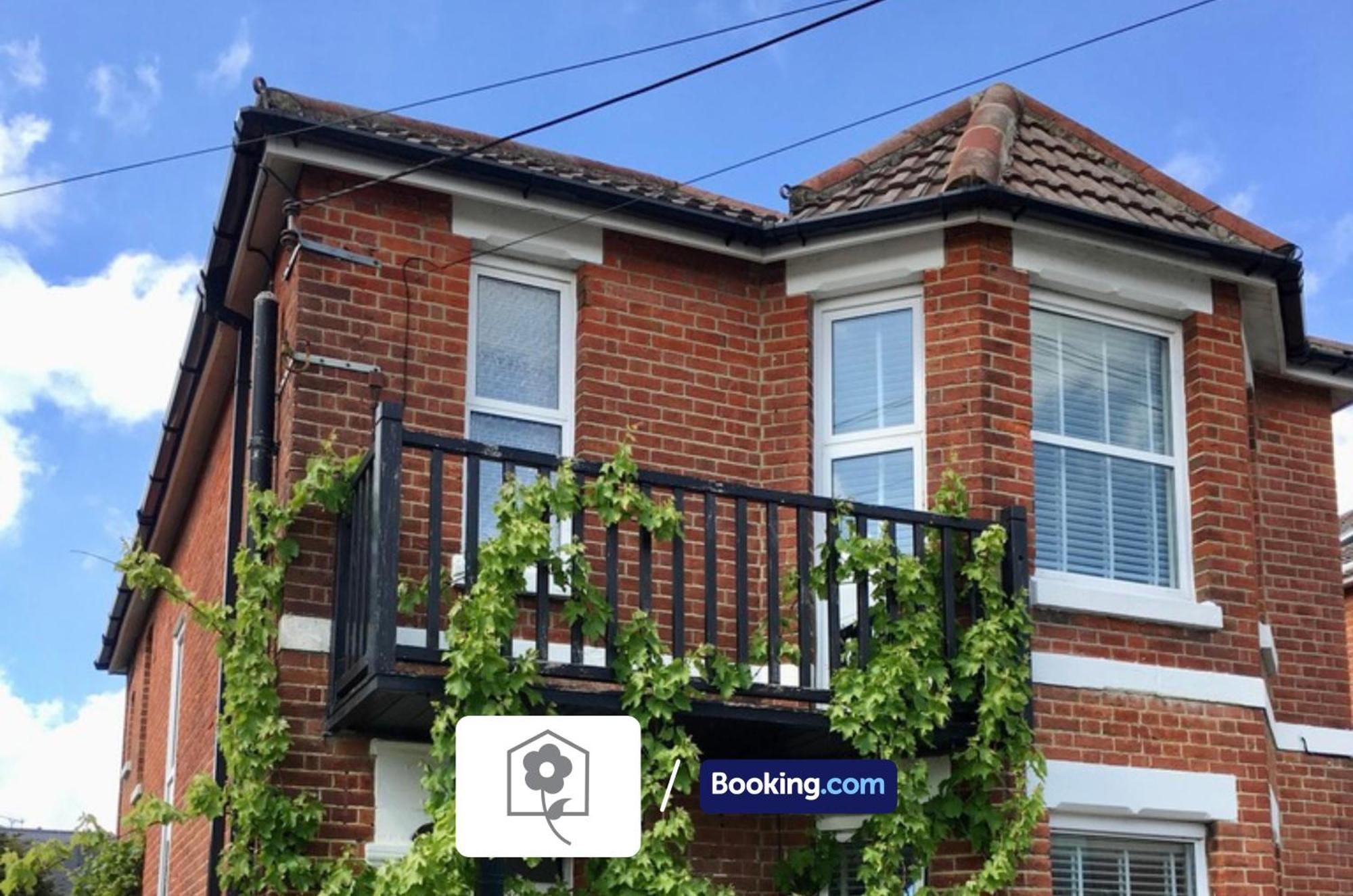 Netley Village Apartment By Your Stay Solutions Short Lets & Serviced Accommodation Netley Southampton With Free Wi-Fi แฮมเบิล ภายนอก รูปภาพ